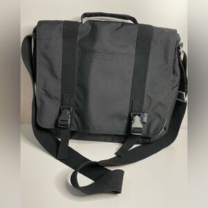 EUC Patagonia Daily Grind Laptop Messenger Bag Black Over Shoulder Crossbody